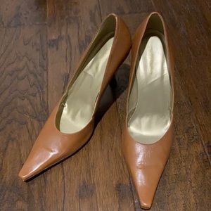 Women’s pointed toes high heels.